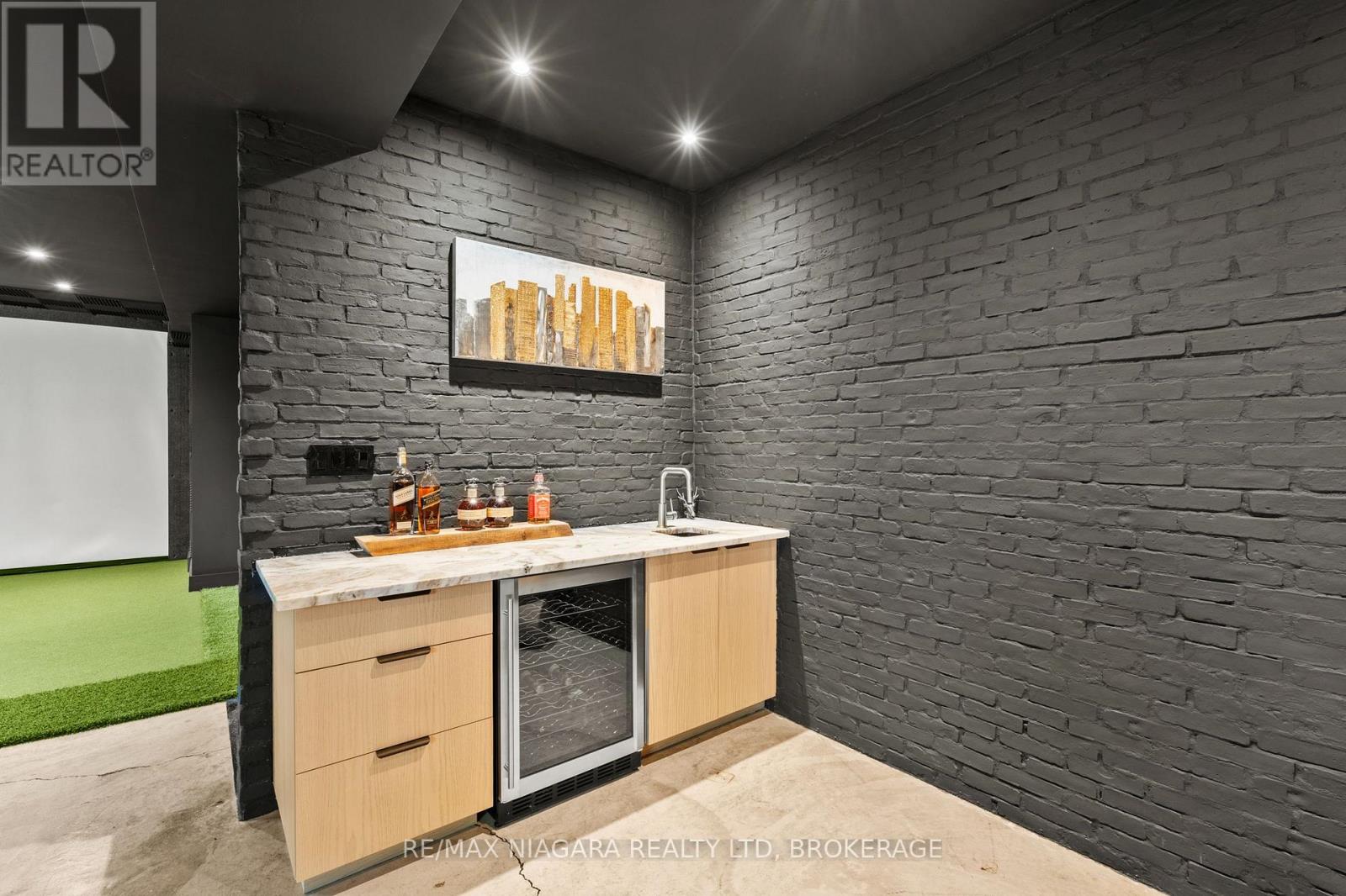 1519 MERRITTVILLE - Image 39
