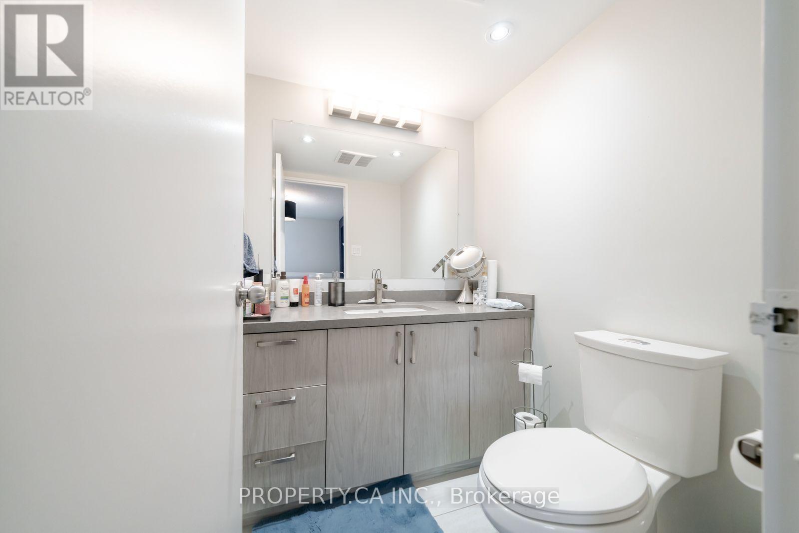 #303 75 GRAYDON HALL DRIVE - 16