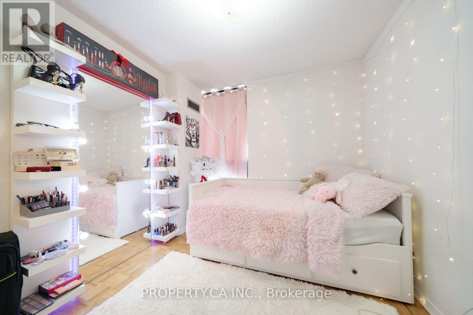 #303 75 GRAYDON HALL DRIVE - 19