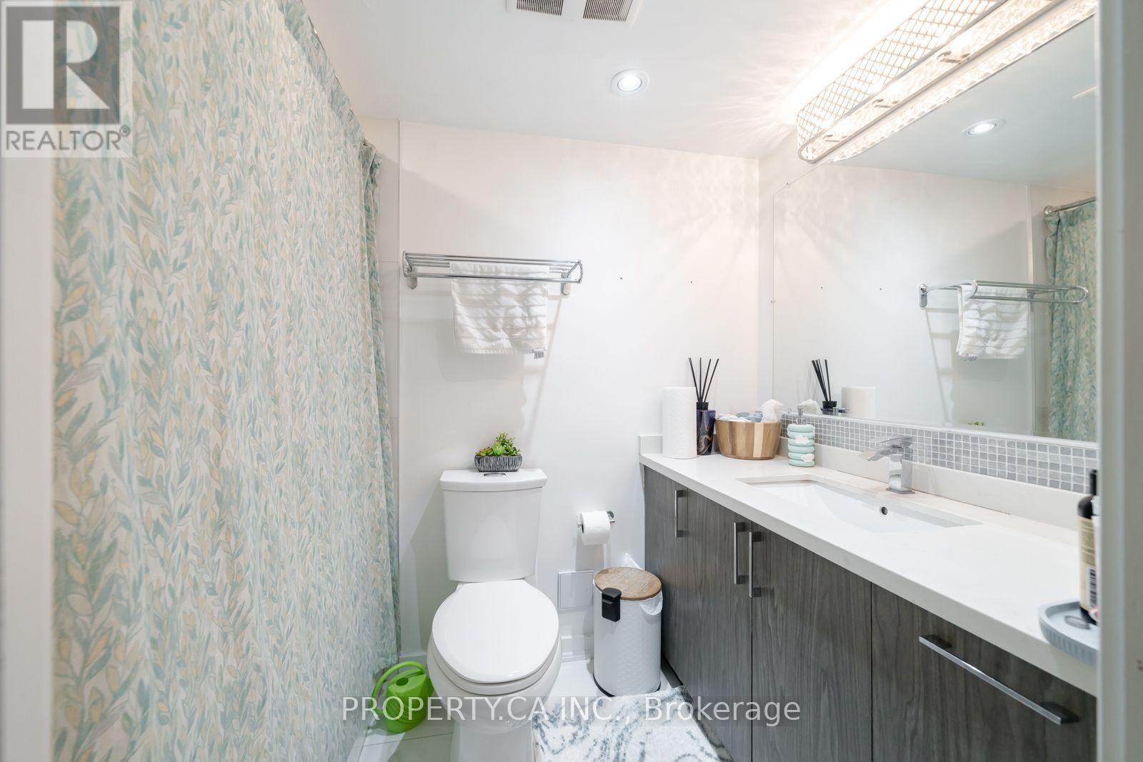 #303 75 GRAYDON HALL DRIVE - 21