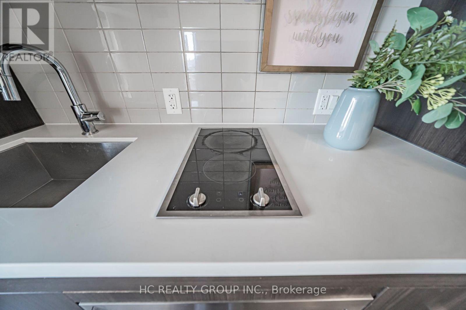 #2014 155 YORKVILLE AVENUE - 16