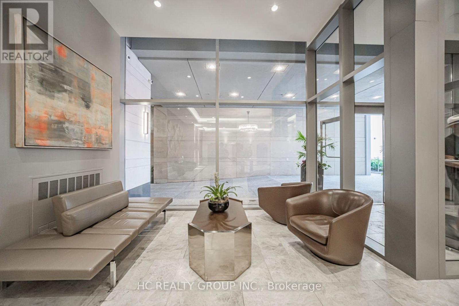 #2014 155 YORKVILLE AVENUE - 6