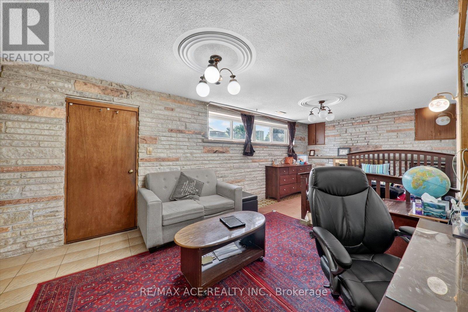60 CHILLERY AVENUE - 33