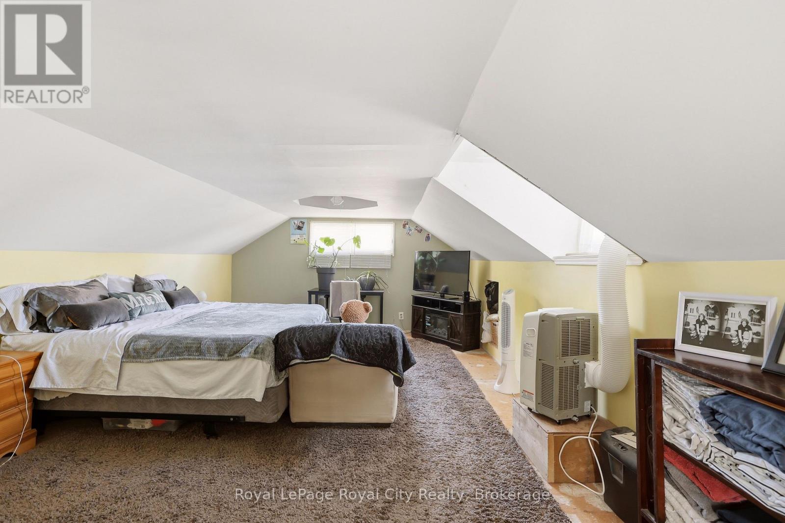 96 BEAUMONT CRESCENT - 21