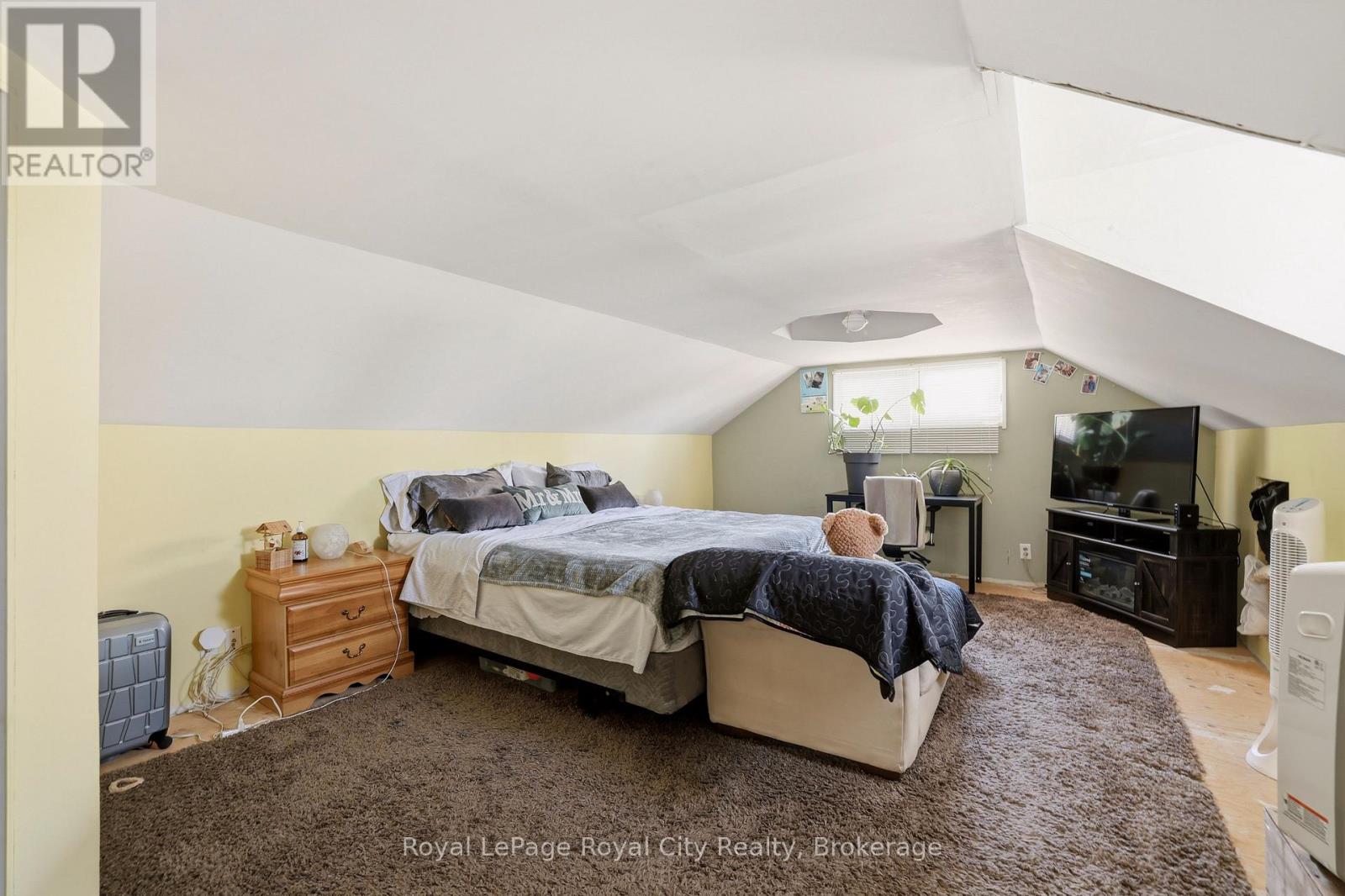 96 BEAUMONT CRESCENT - 22