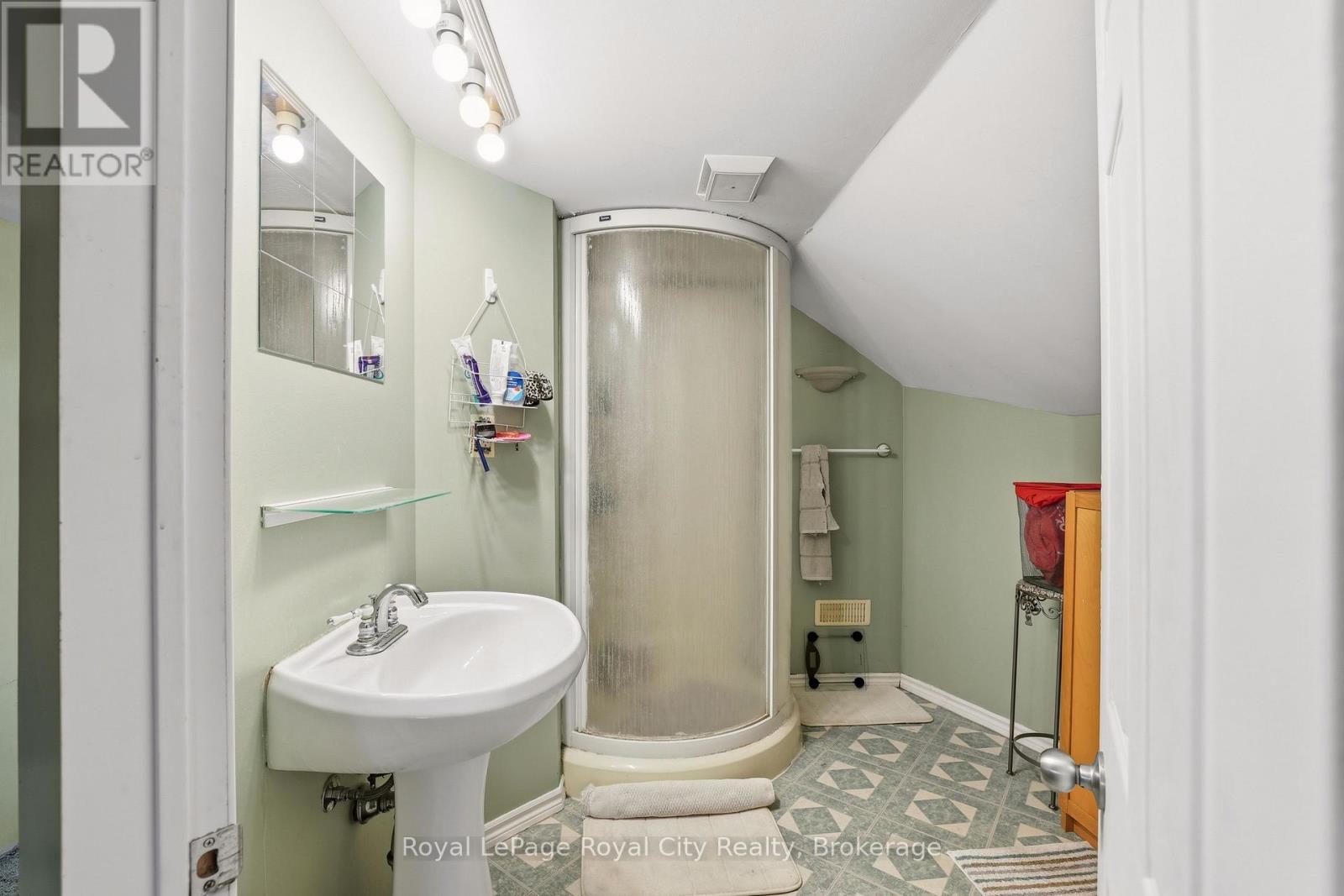 96 BEAUMONT CRESCENT - 23