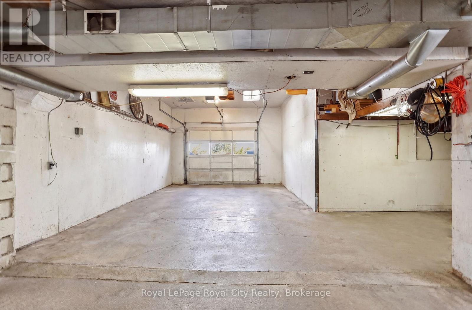 96 BEAUMONT CRESCENT - 31