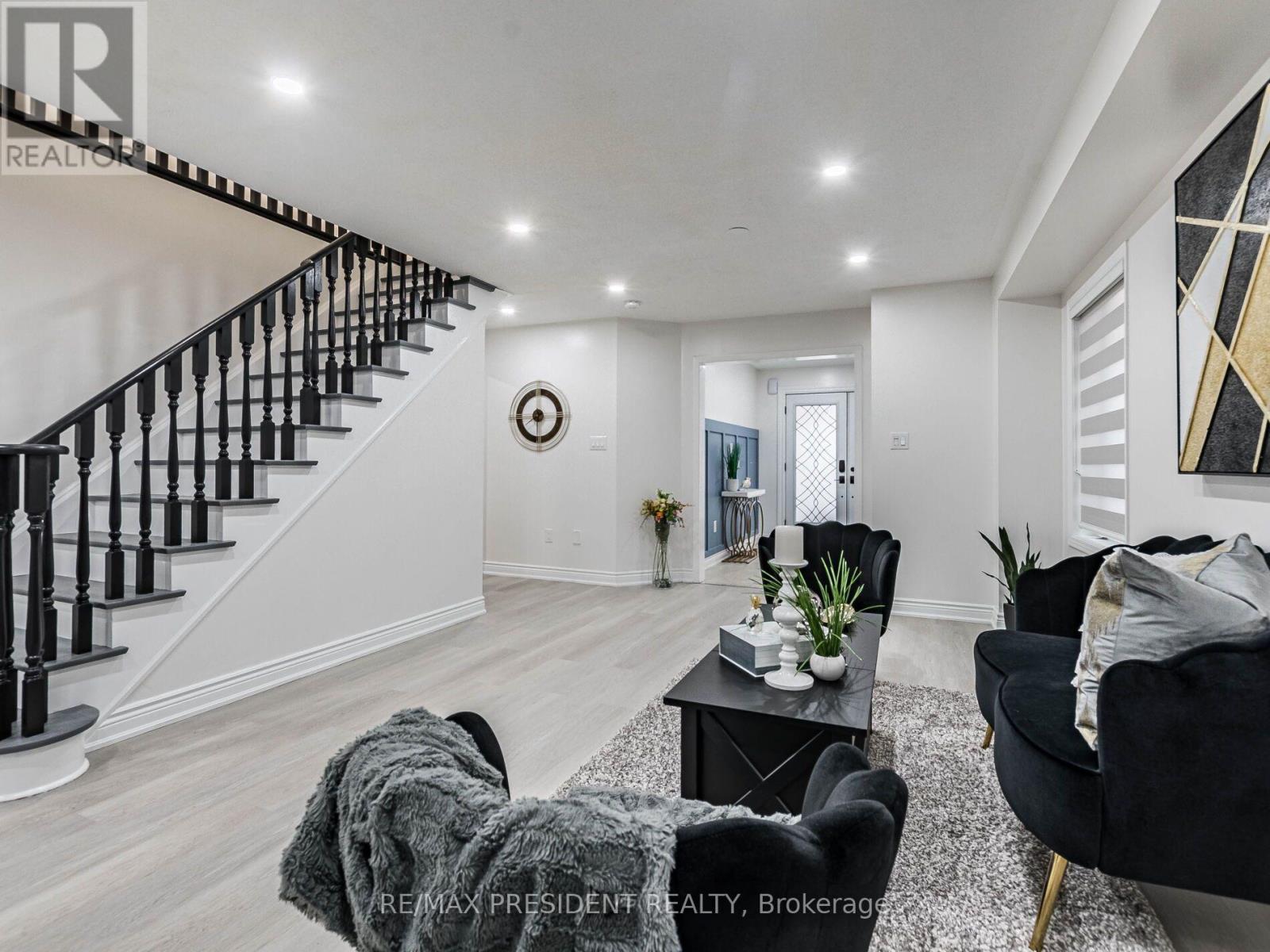 8 RIVER HEIGHTS DRIVE - 7