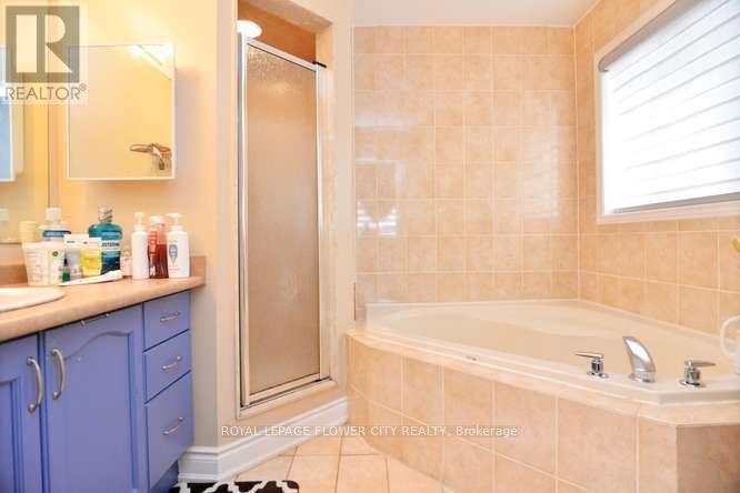 3388 CRIMSON KING CIRCLE - 32