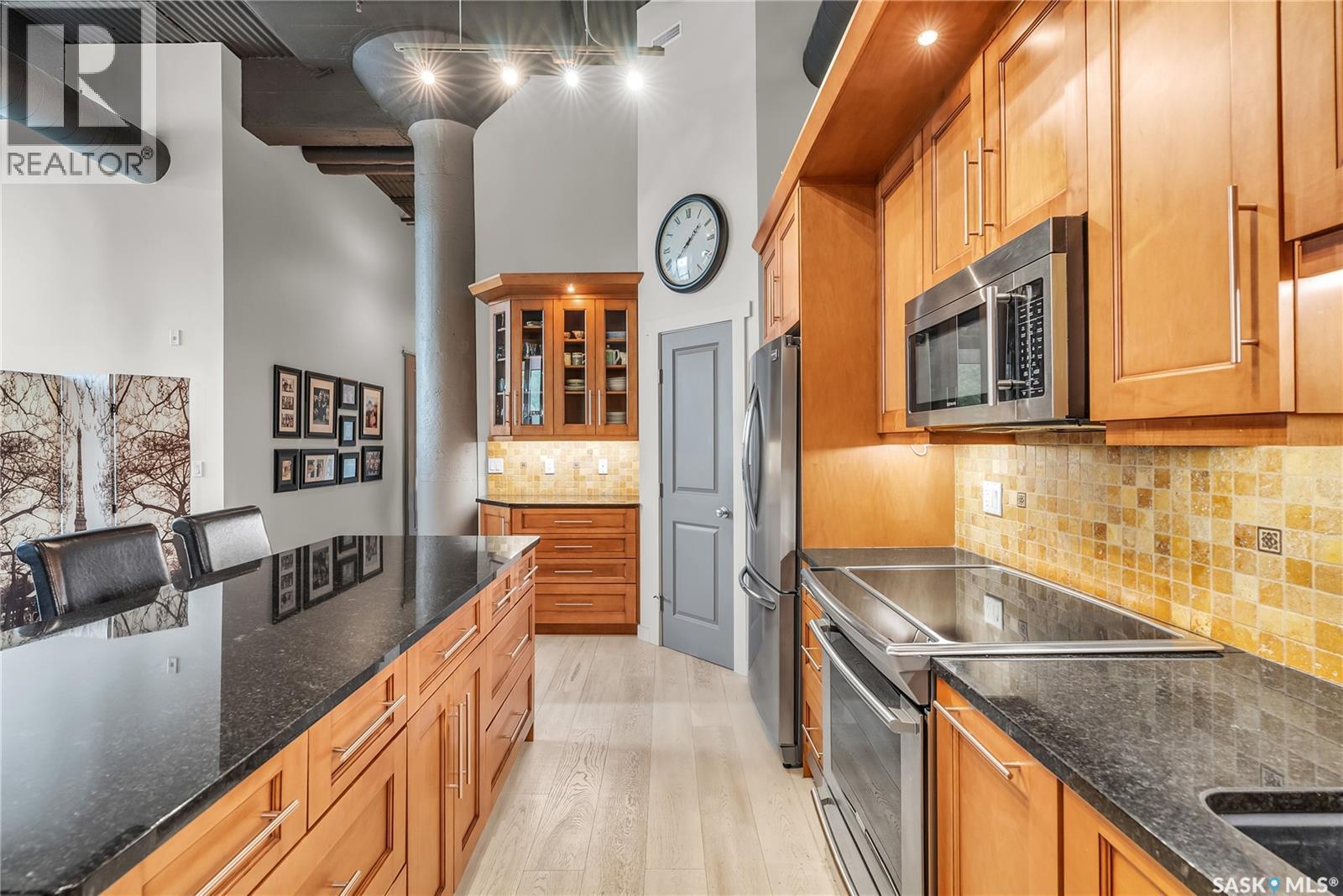#206 211 D AVENUE N - 11