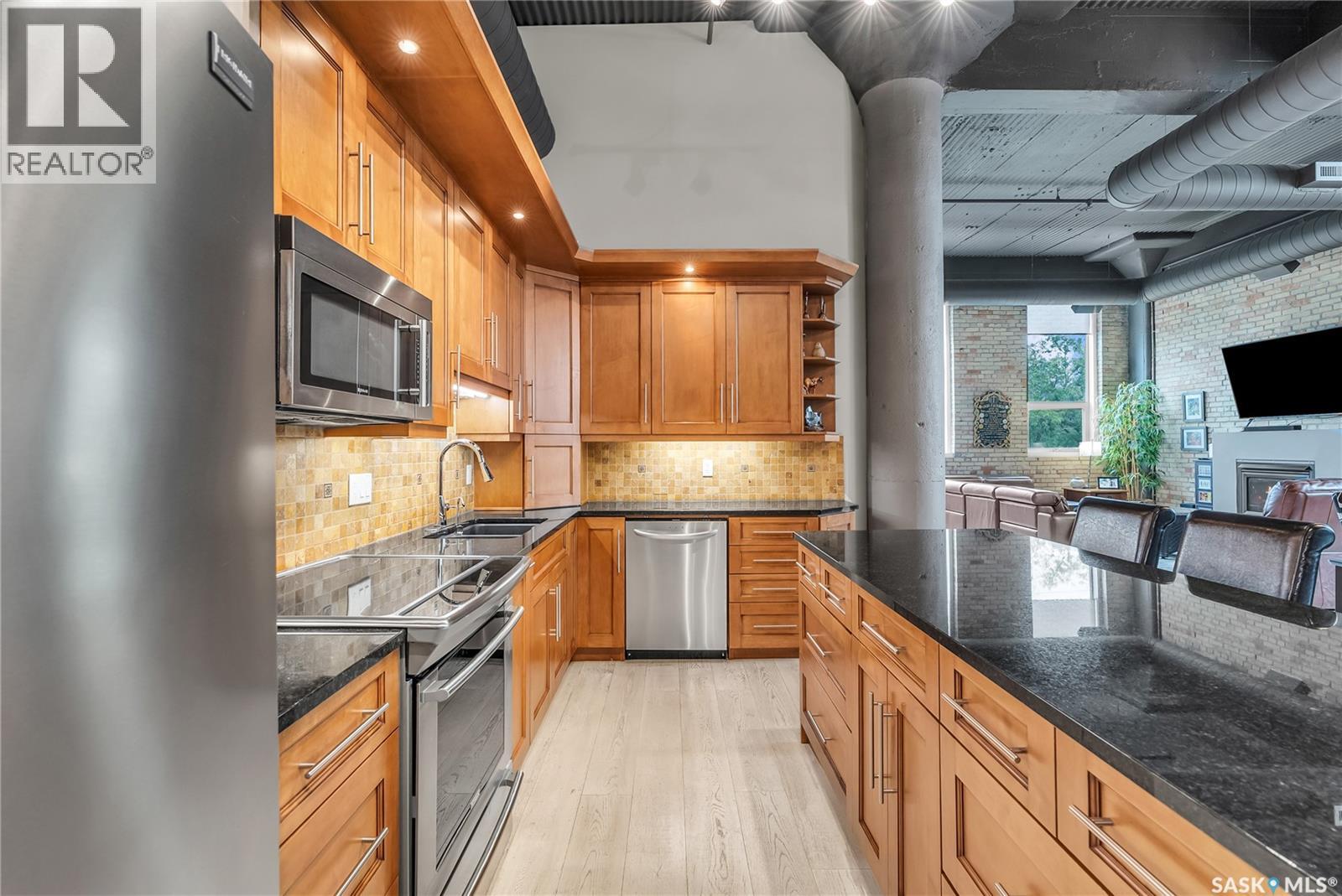 #206 211 D AVENUE N - 12