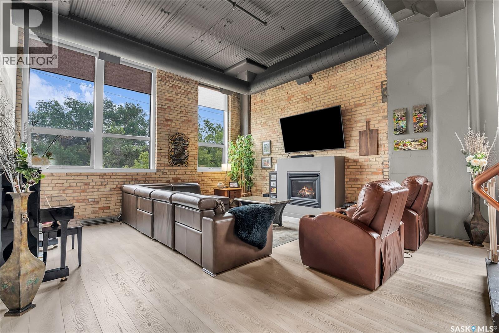 #206 211 D AVENUE N - 14