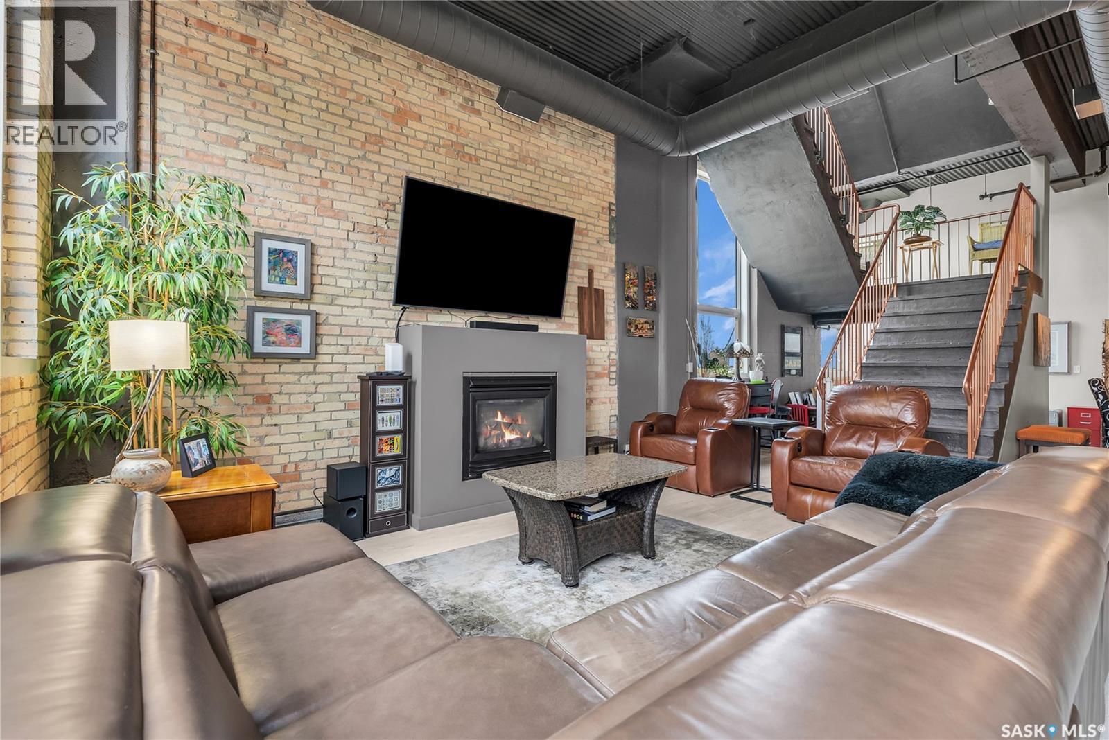 #206 211 D AVENUE N - 15