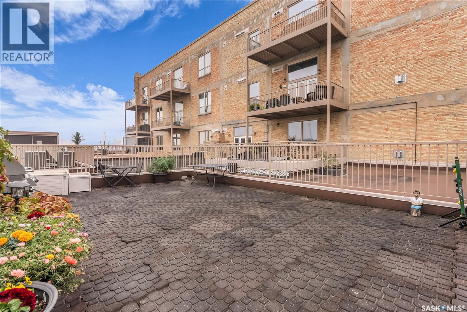 #206 211 D AVENUE N - 22