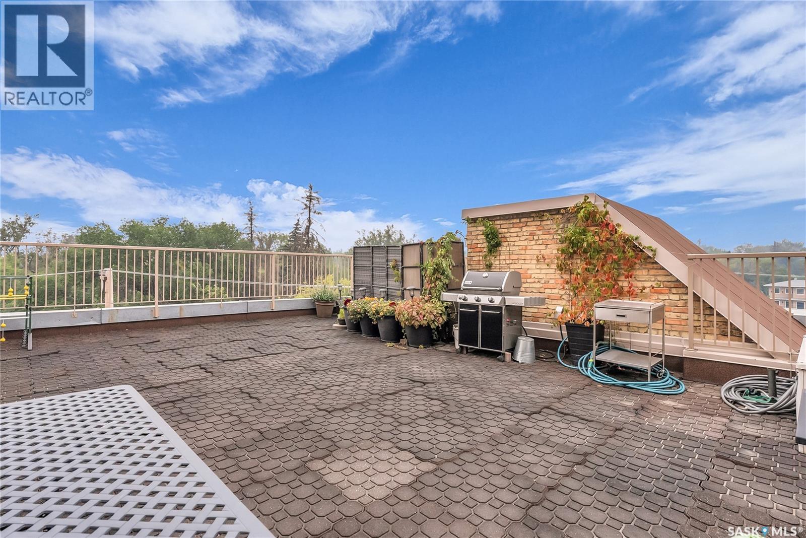 #206 211 D AVENUE N - 23
