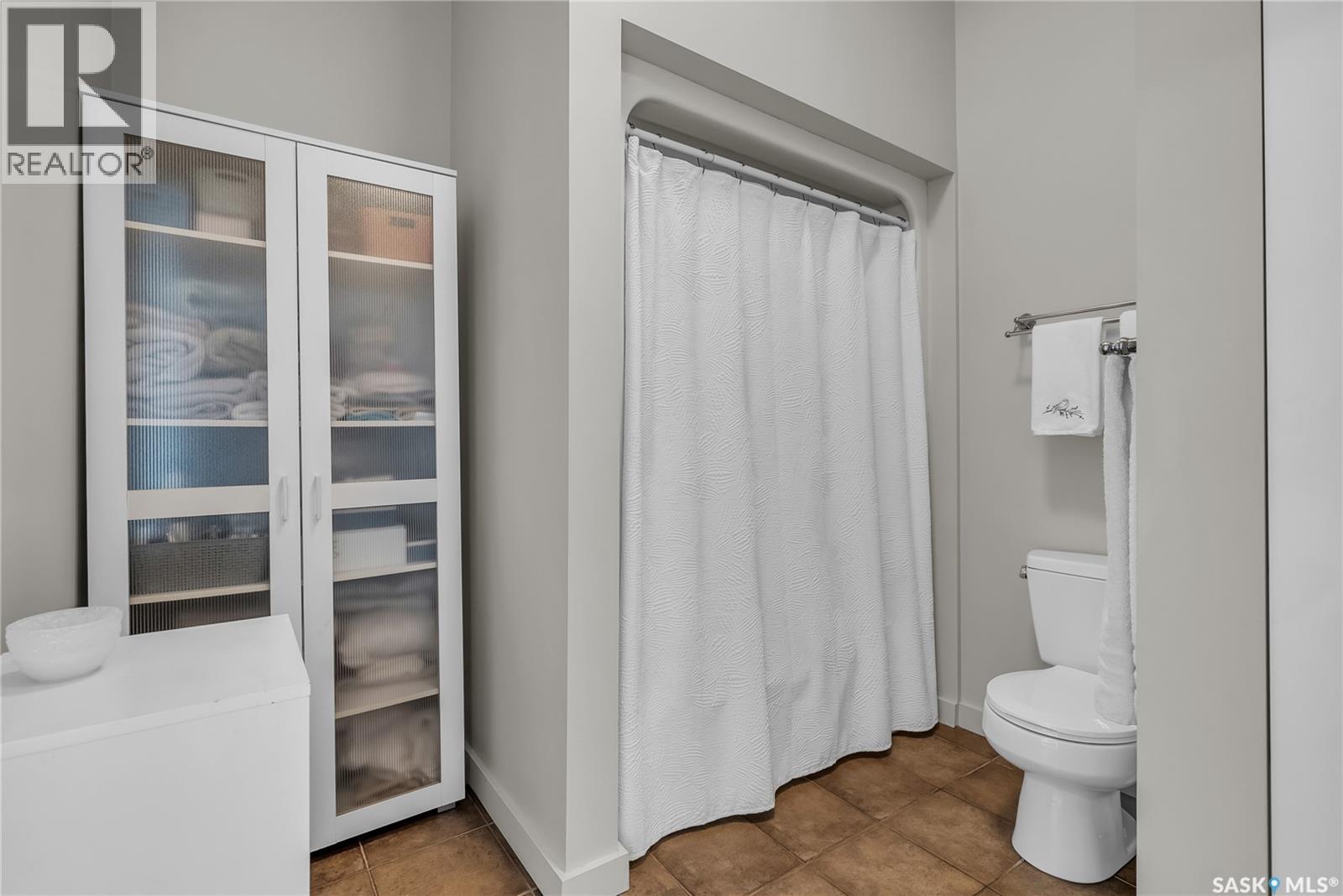 #206 211 D AVENUE N - 29