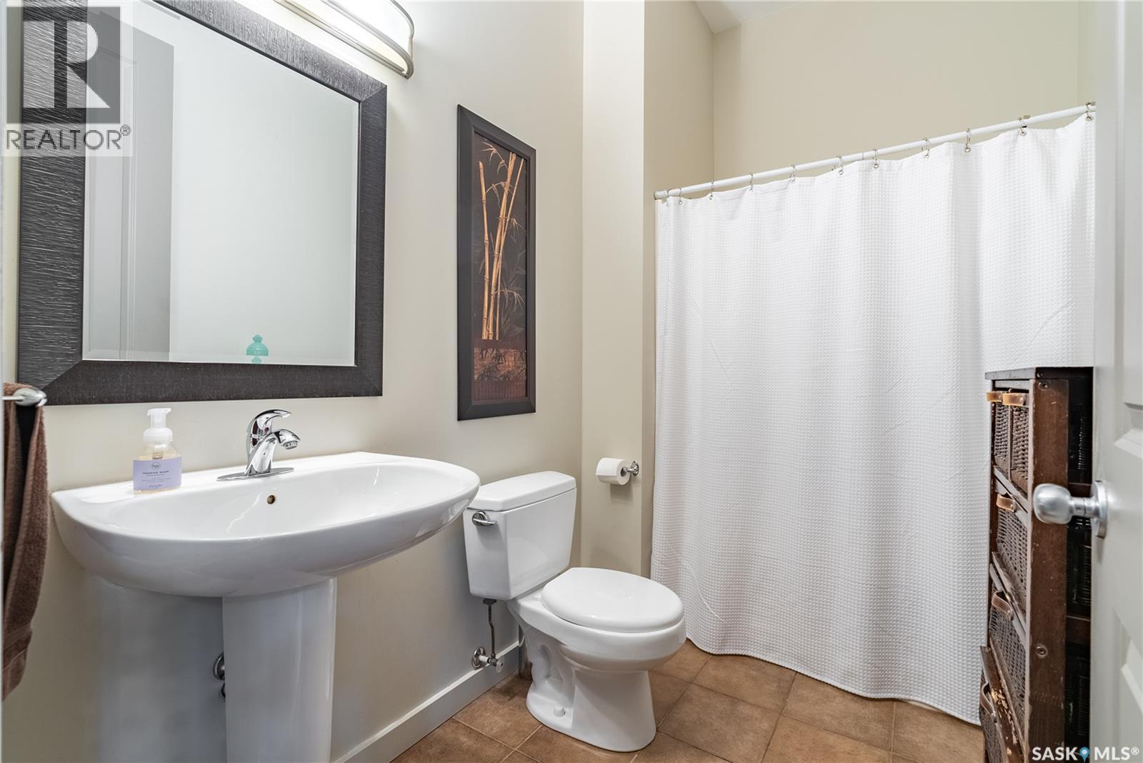 #206 211 D AVENUE N - 31
