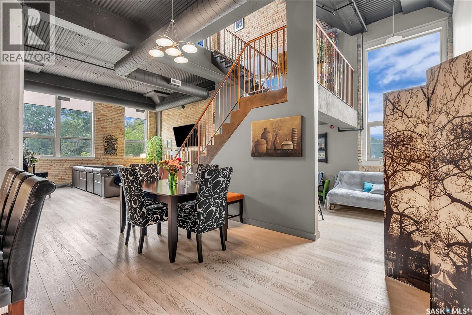 #206 211 D AVENUE N - 9