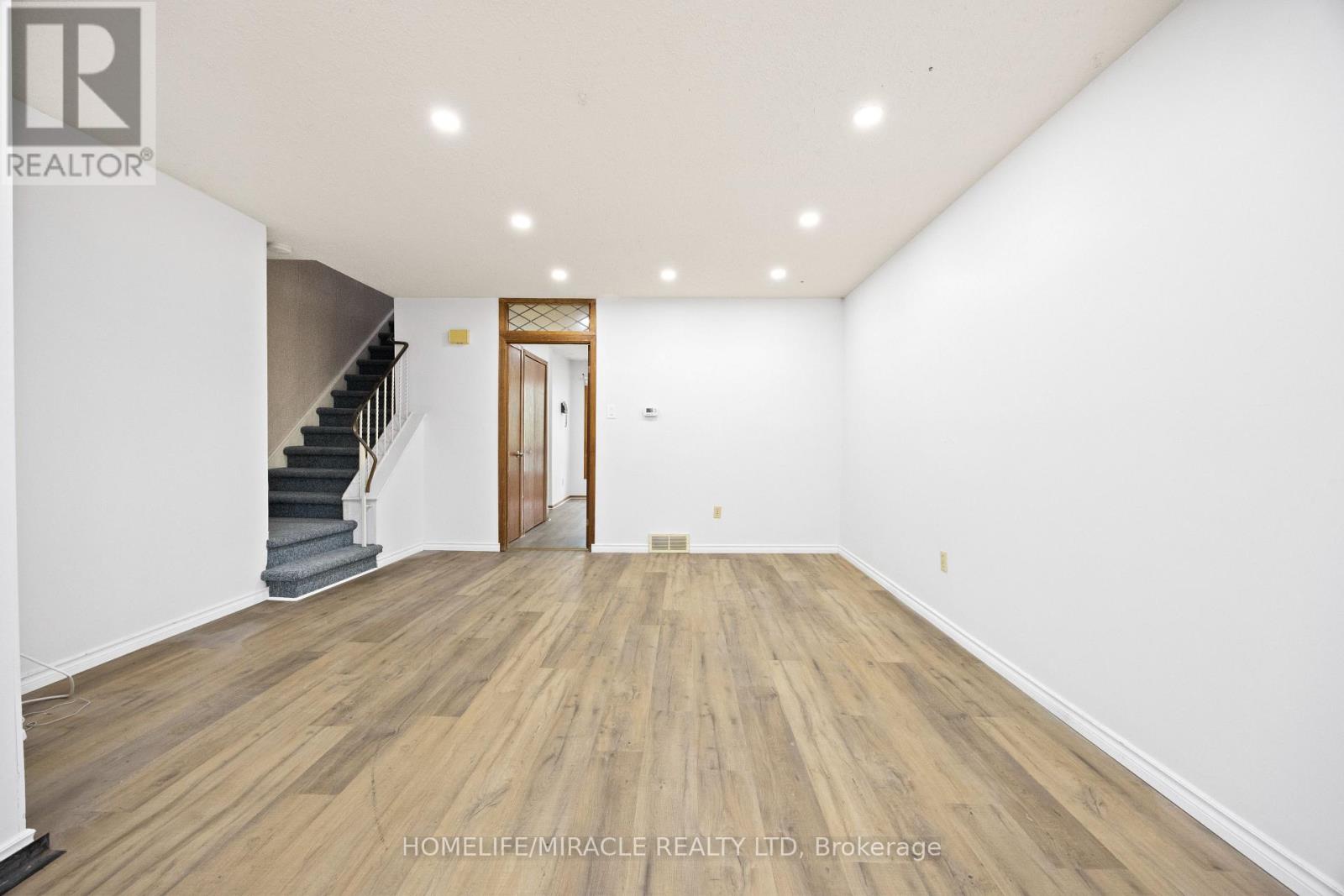 #8 1250 JALNA BOULEVARD - 10