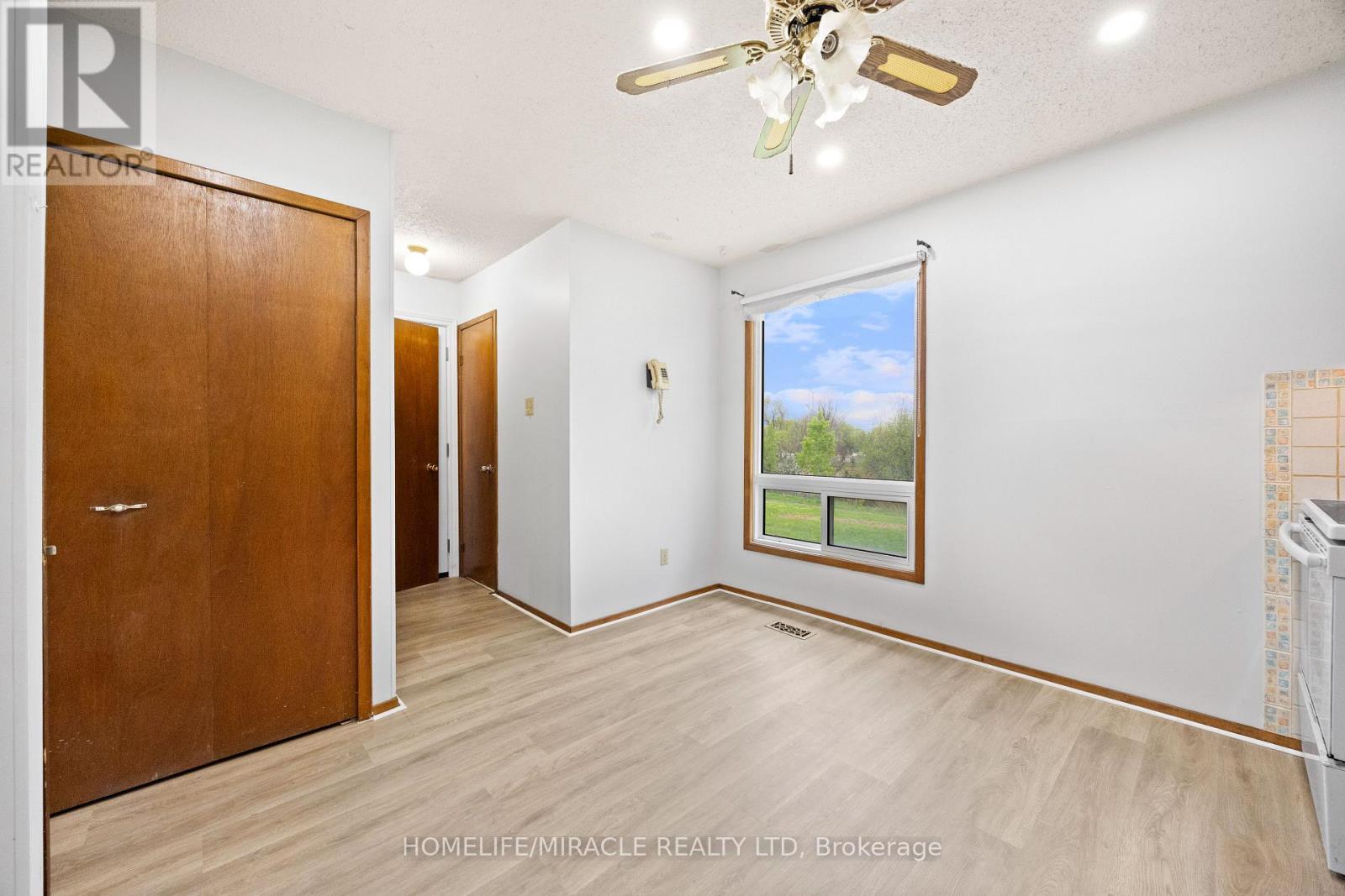 #8 1250 JALNA BOULEVARD - 12