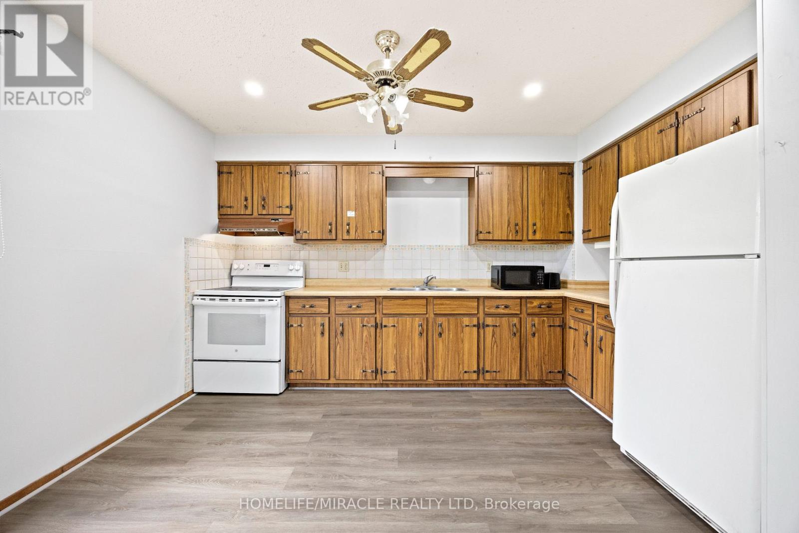 #8 1250 JALNA BOULEVARD - 14