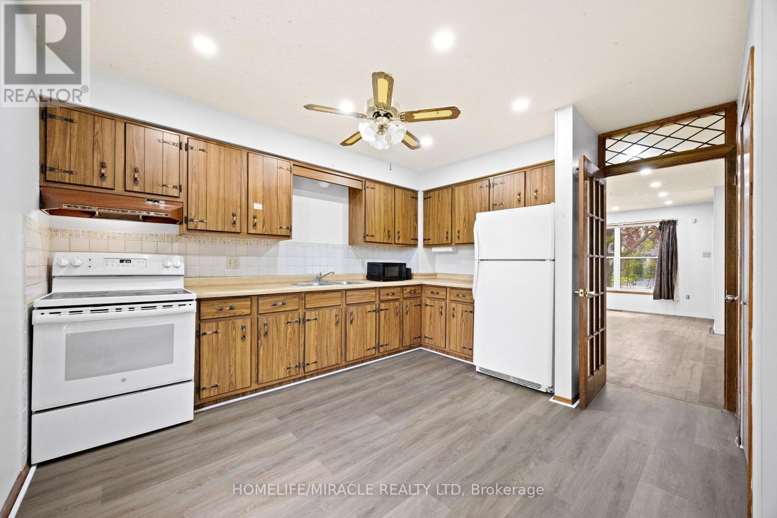 #8 1250 JALNA BOULEVARD - 15