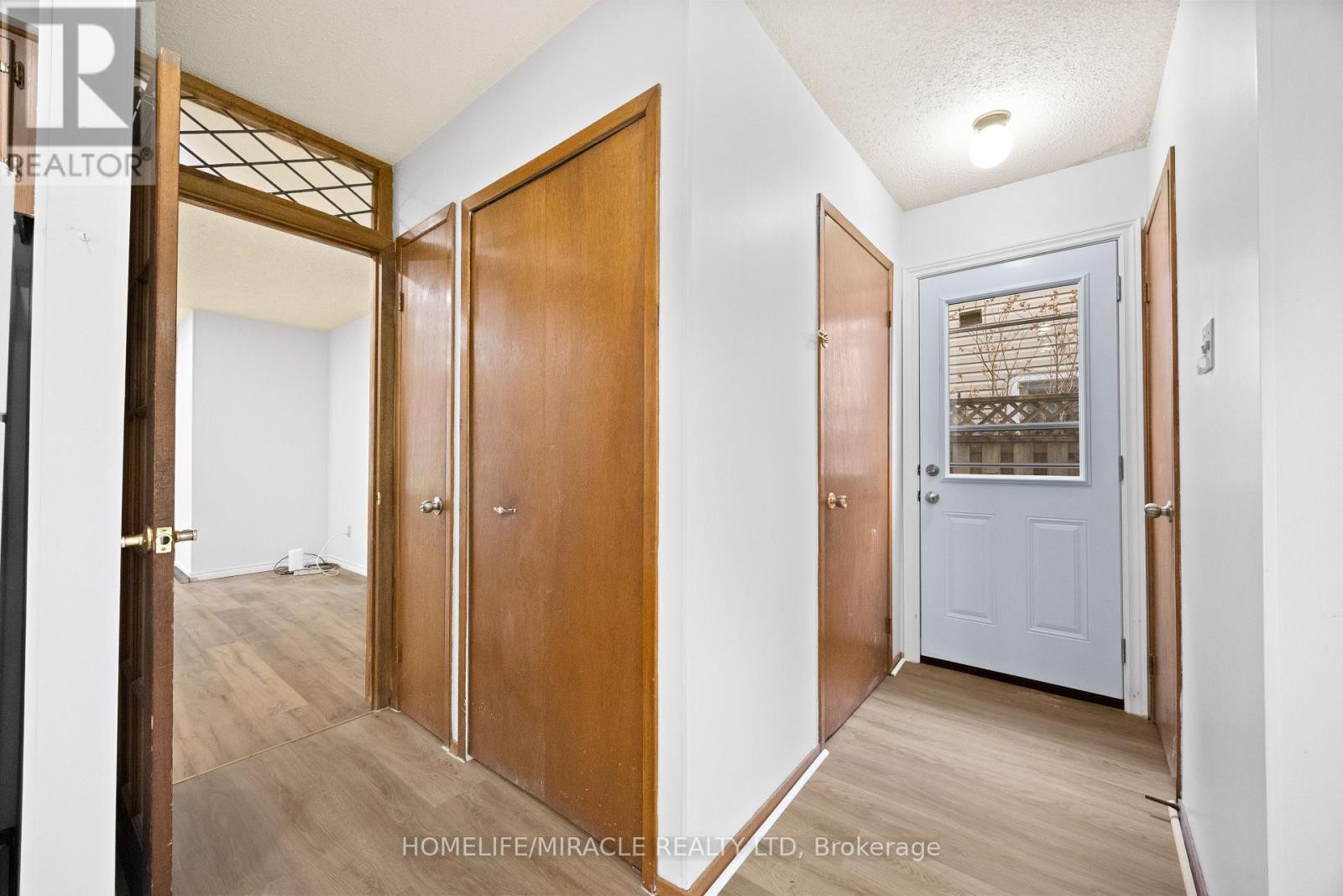 #8 1250 JALNA BOULEVARD - 16