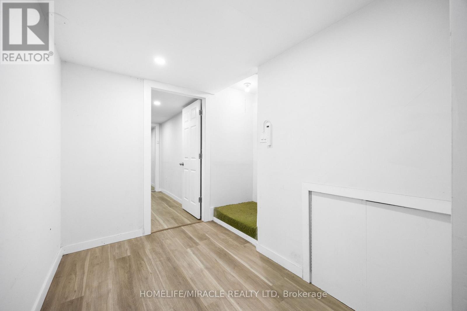 #8 1250 JALNA BOULEVARD - 17