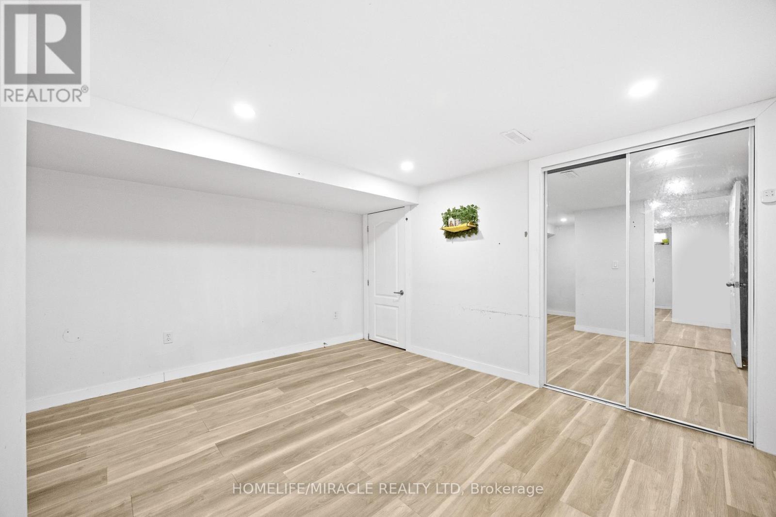 #8 1250 JALNA BOULEVARD - 18