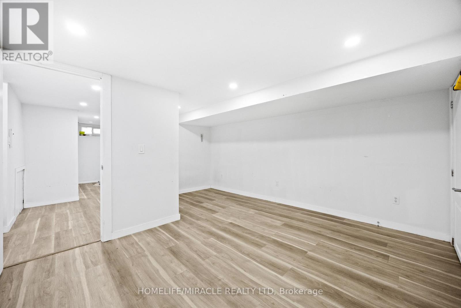 #8 1250 JALNA BOULEVARD - 19