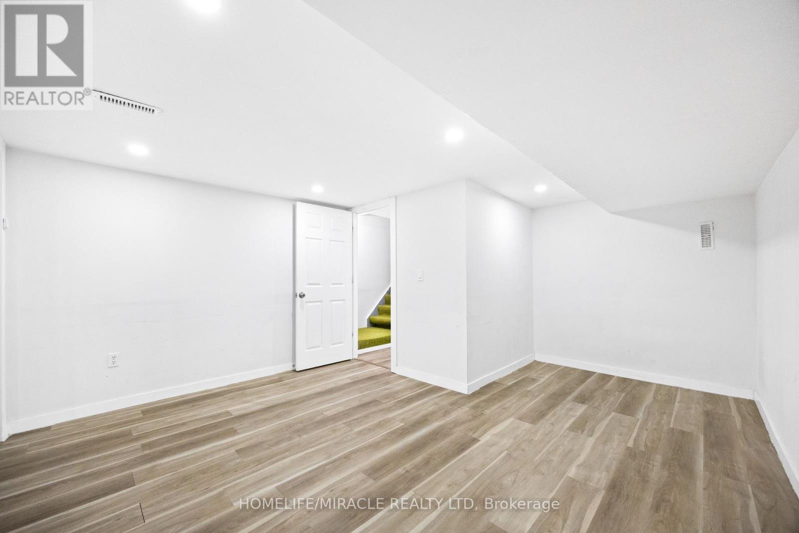 #8 1250 JALNA BOULEVARD - 20