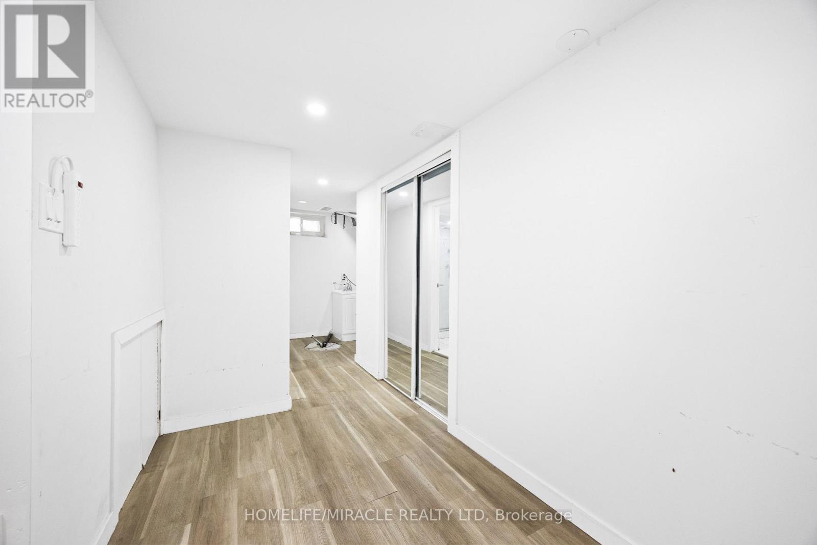 #8 1250 JALNA BOULEVARD - 21
