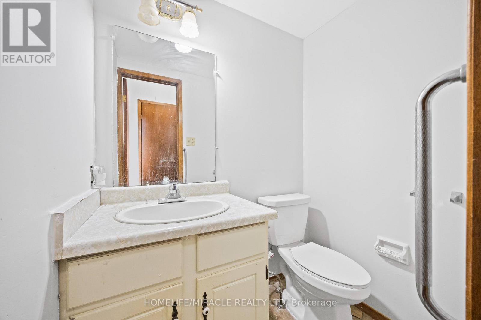 #8 1250 JALNA BOULEVARD - 24