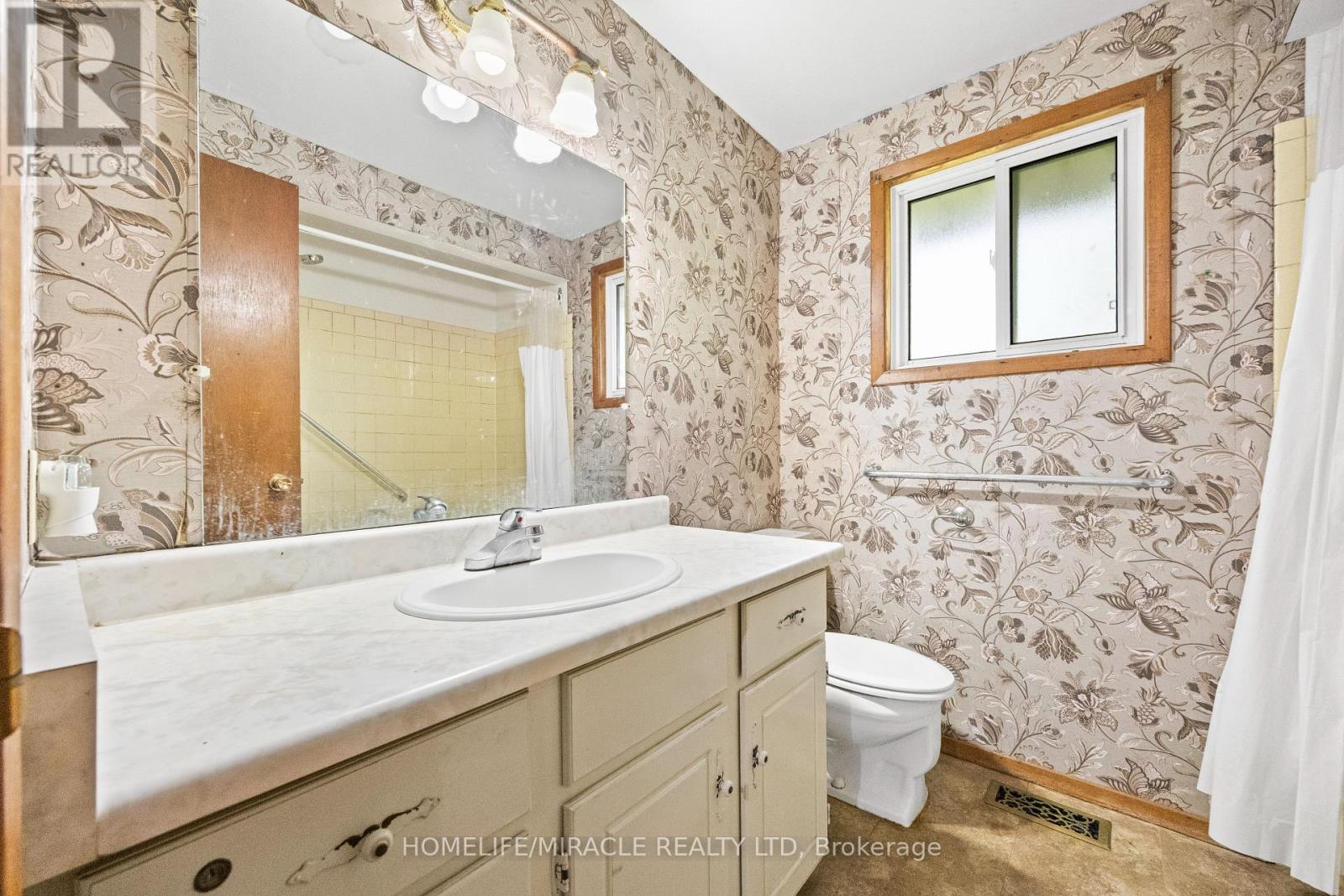 #8 1250 JALNA BOULEVARD - 31