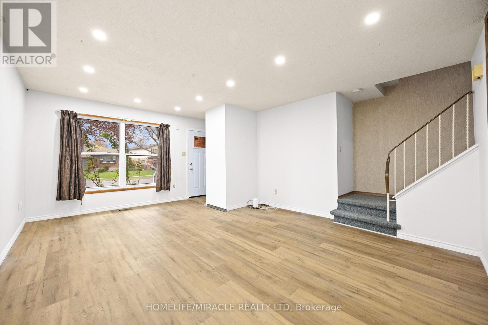 #8 1250 JALNA BOULEVARD - 8