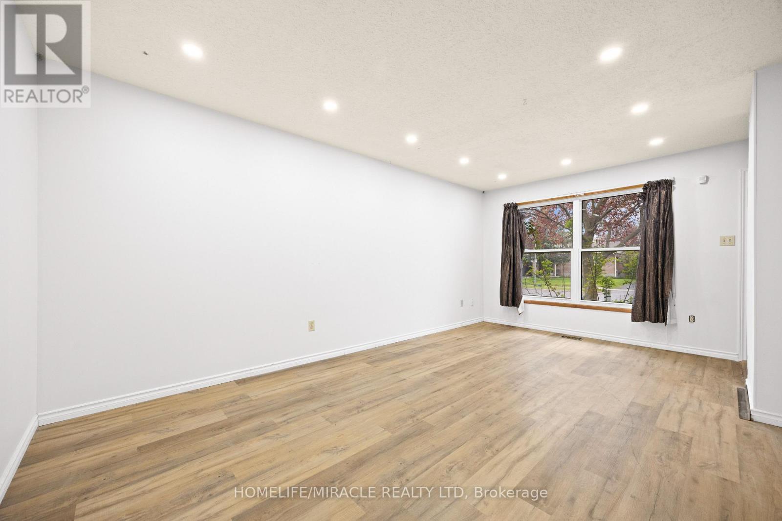 #8 1250 JALNA BOULEVARD - 9
