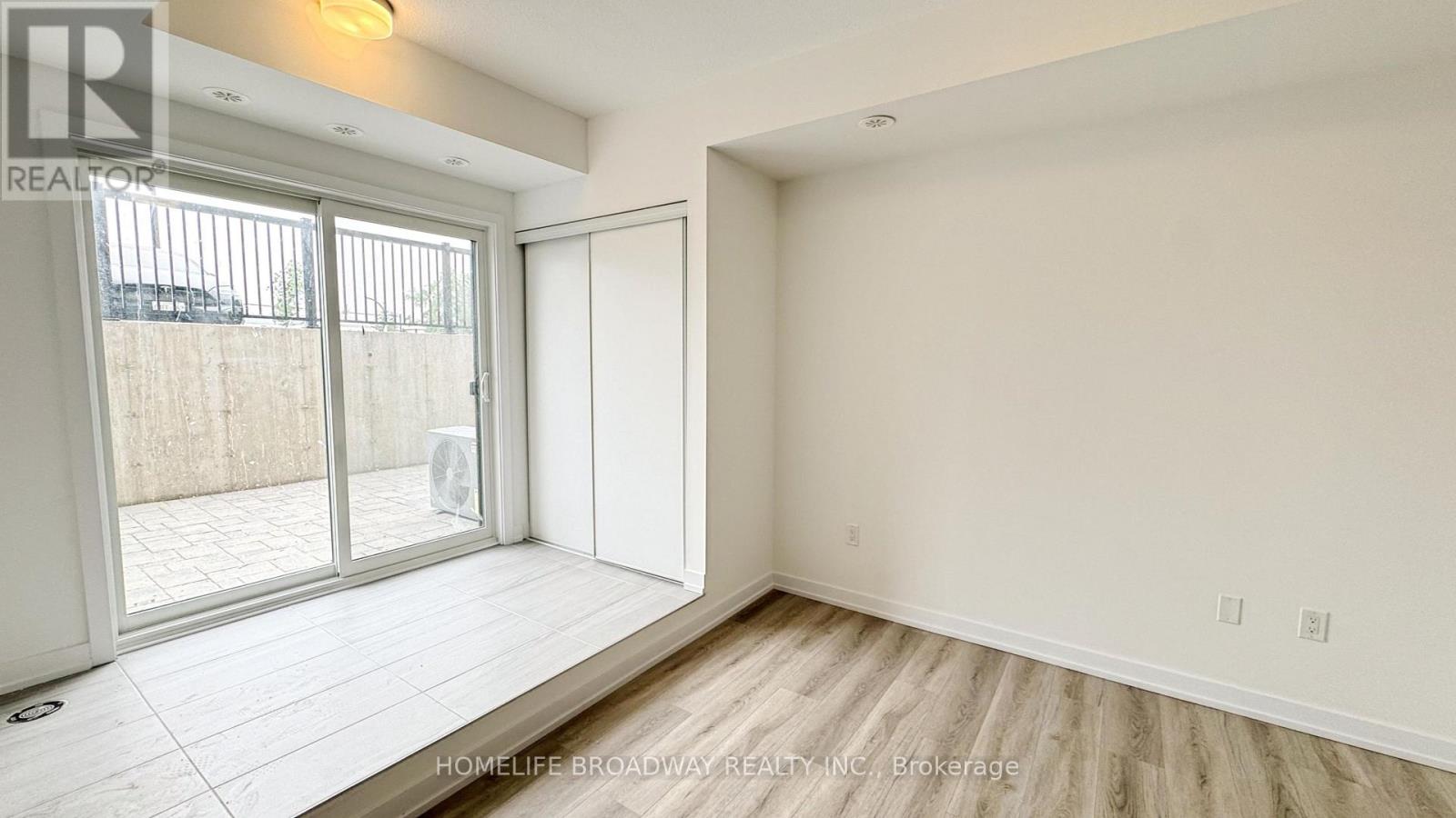 P9 - 29 PALACE STREET — photo 2