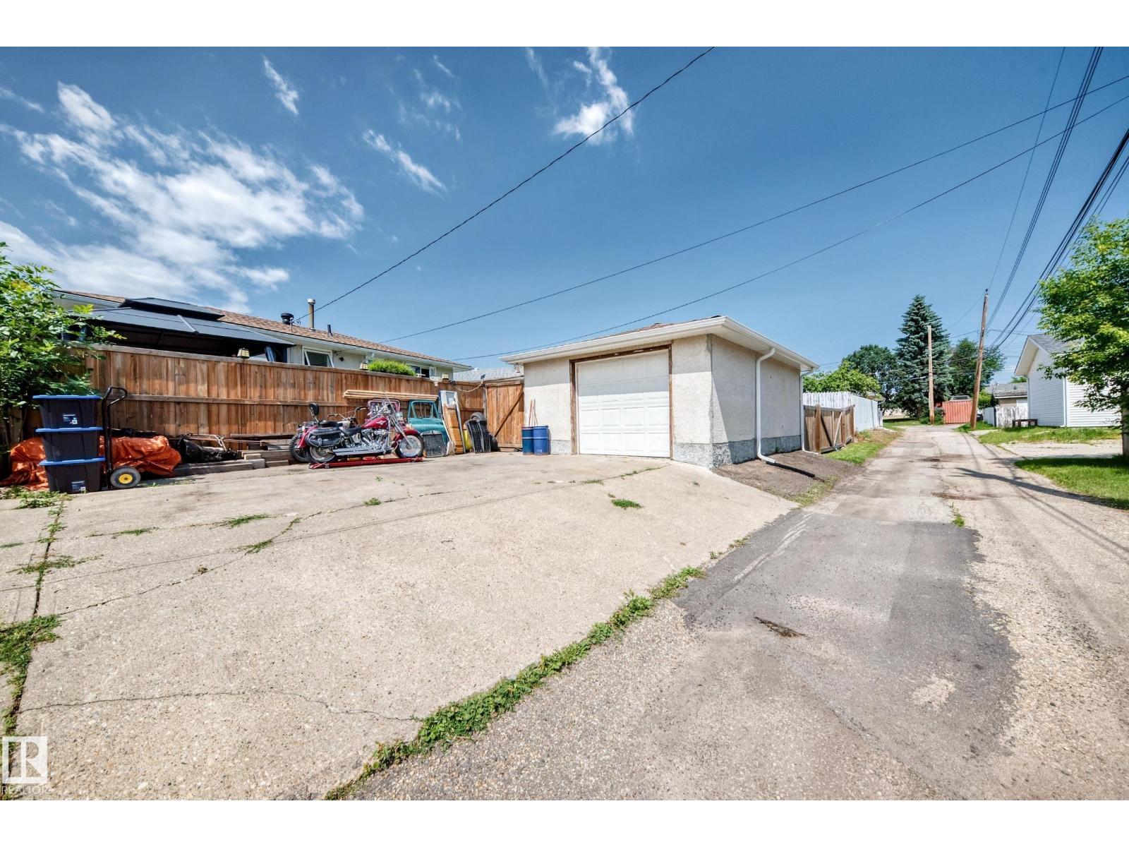 13815 62 ST NW - 58