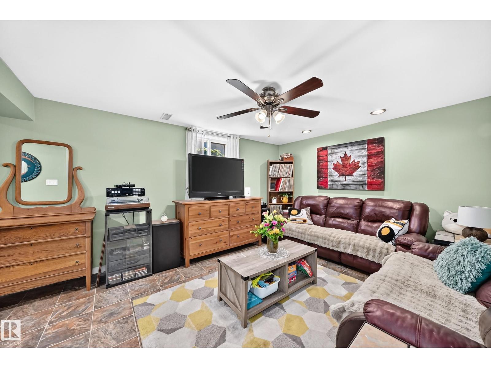 13815 62 ST NW - 33