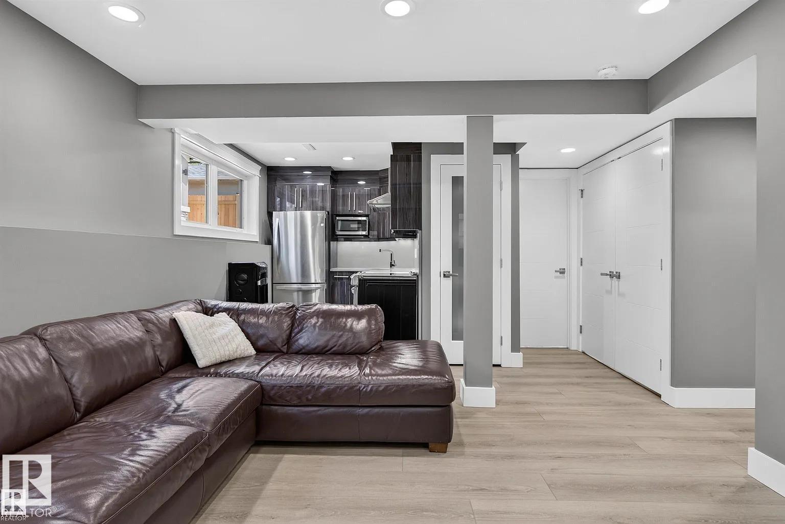 3911 67 ST NW - 54