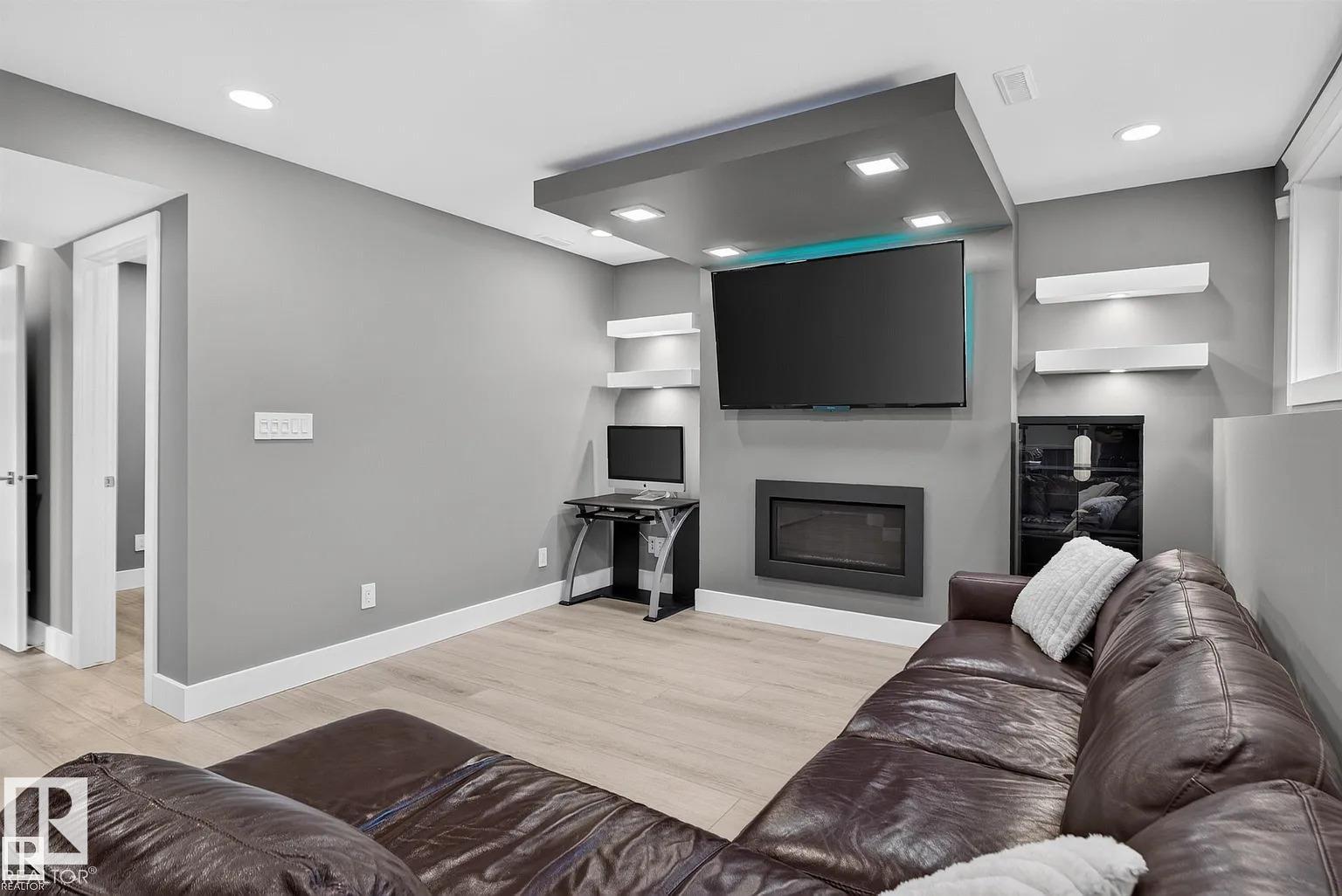 3911 67 ST NW - 53