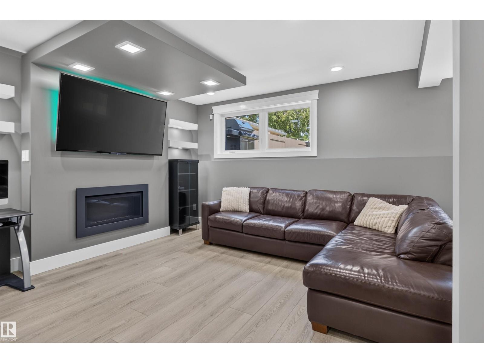 3911 67 ST NW - 56