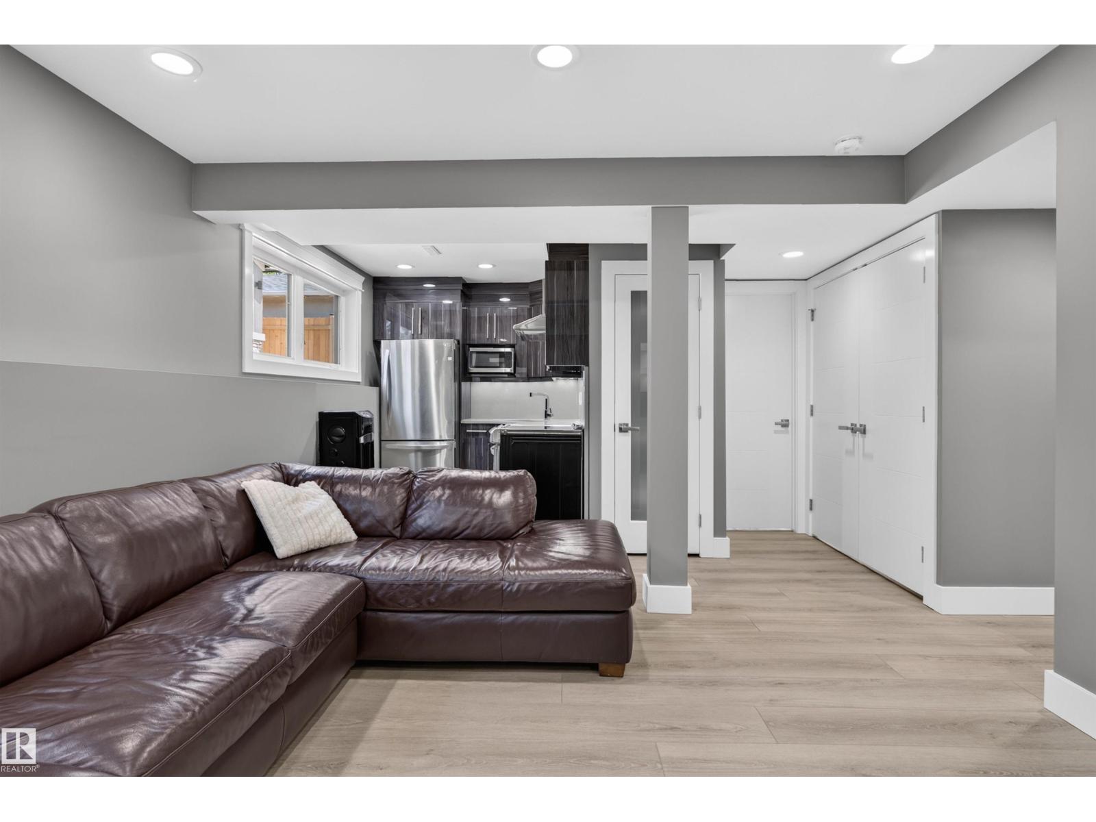 3911 67 ST NW - 61