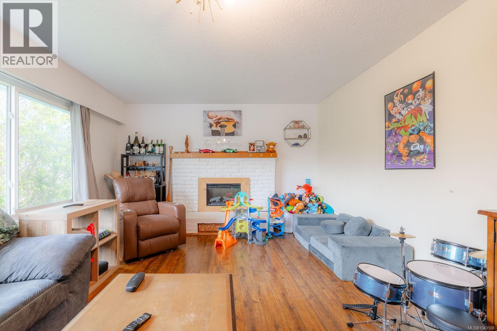 1323 Helen St - 10