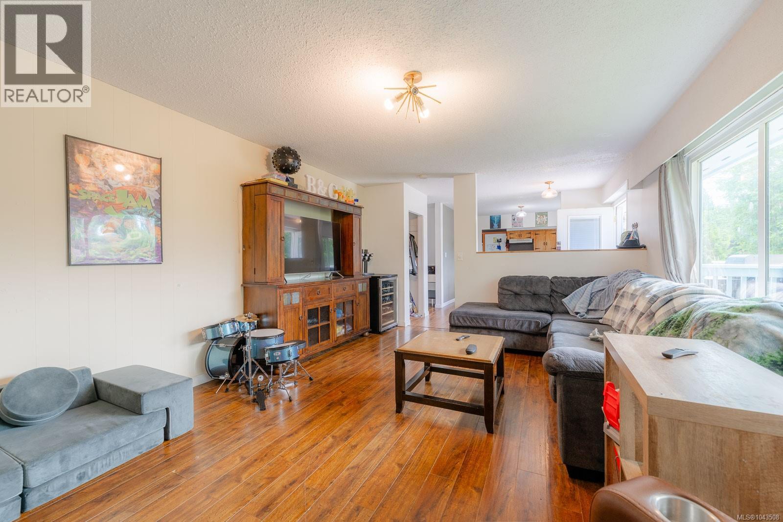 1323 Helen St - 11
