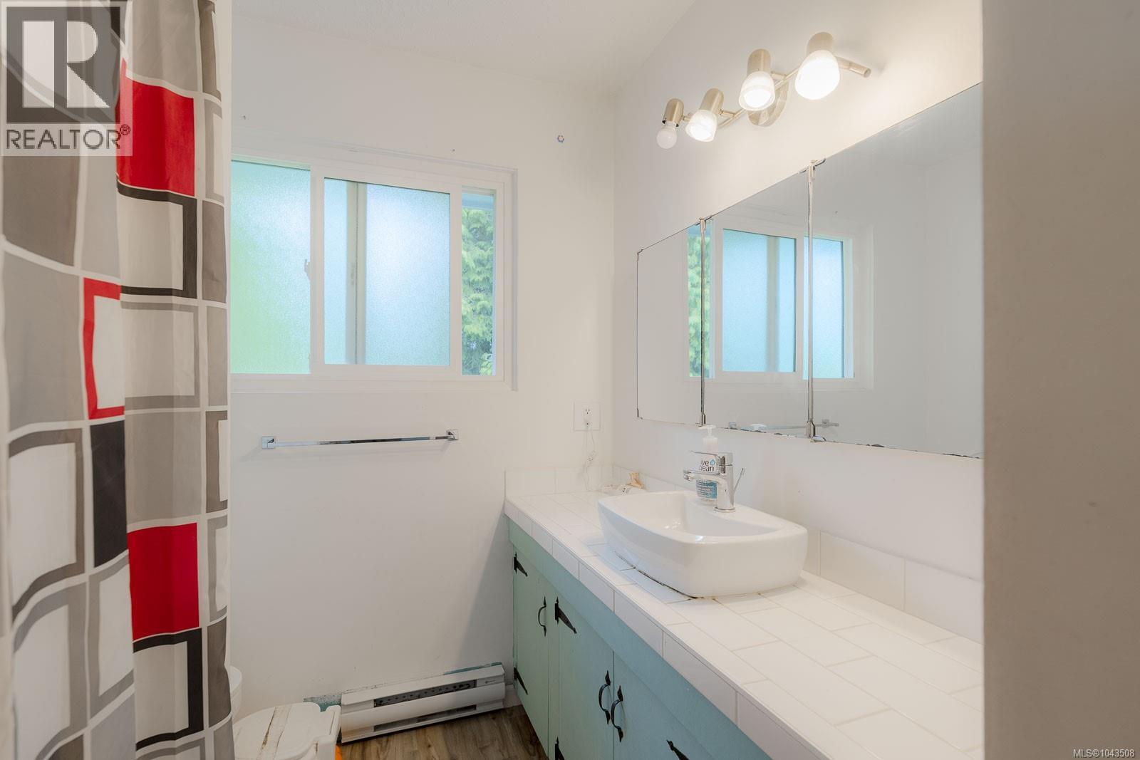 1323 Helen St - 23