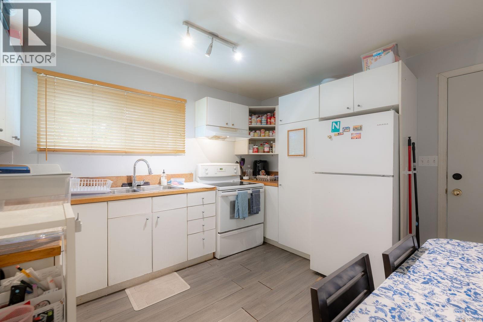 1323 Helen St - 39