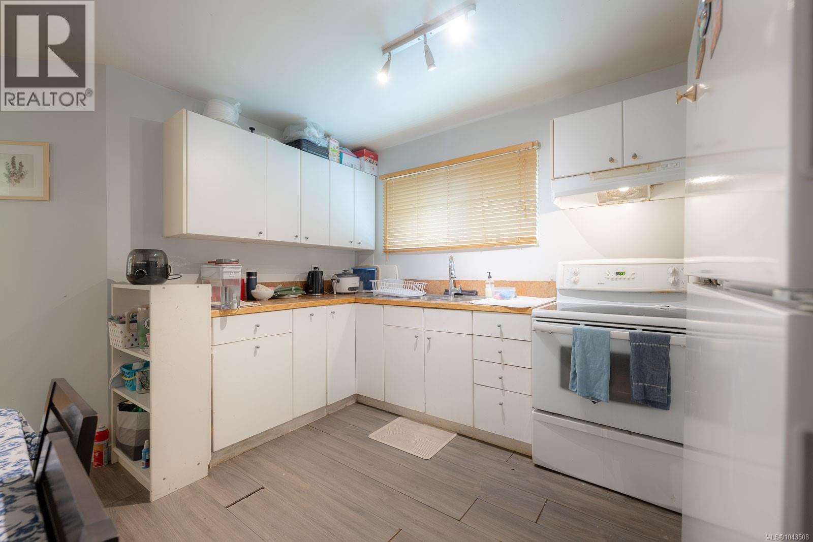 1323 Helen St - 40