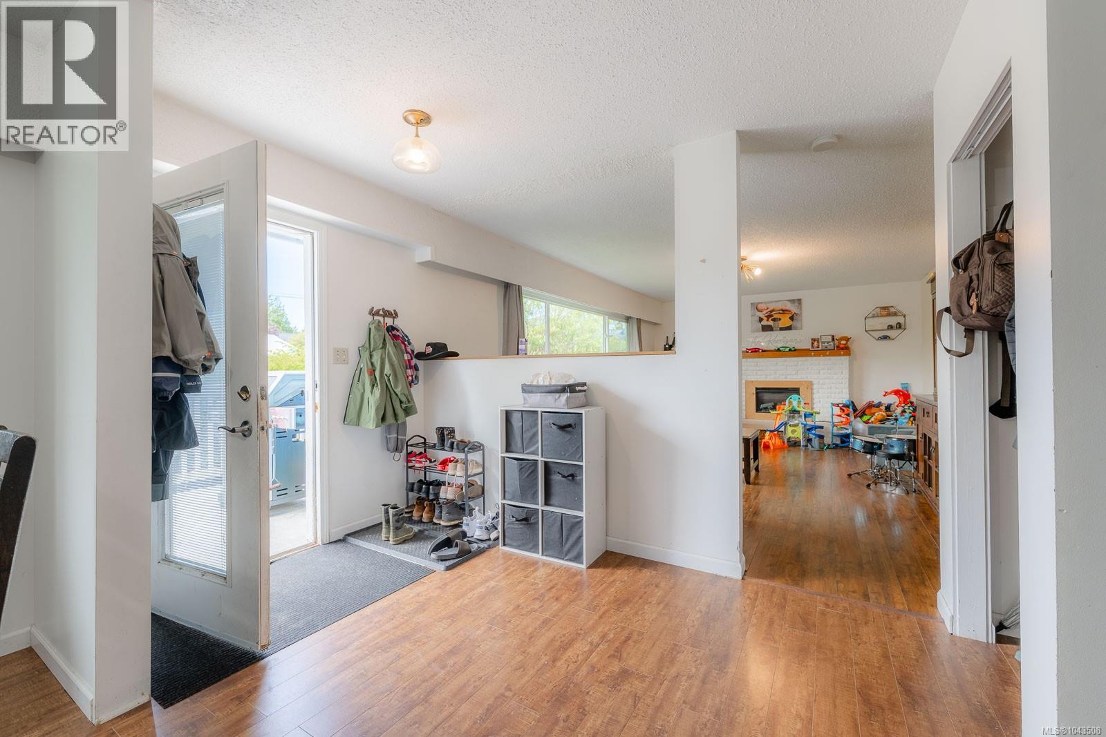 1323 Helen St - 8