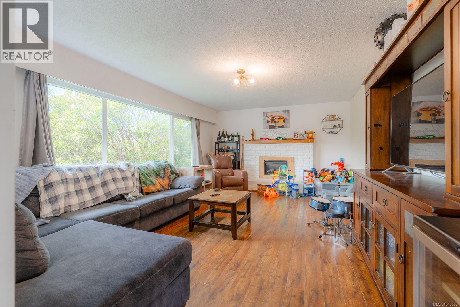 1323 Helen St - 9